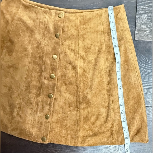 Tan Button-Up Women's Skirt - Picture 4 of 5